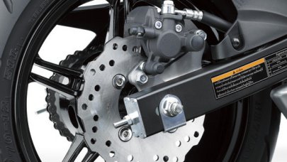 002: Kawasaki Z125 - motorka s automatem