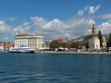 01: Pohled na Split při odjezdu trajektem.