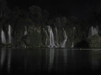 35 Vodopády Kravica, noční snímek.
